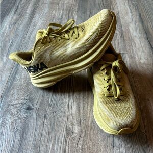 Hoka Clifton size 7